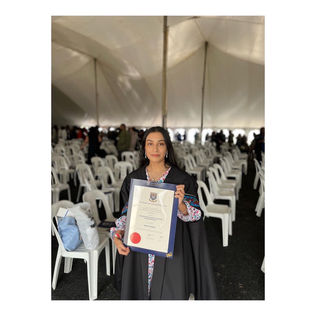 RafiyaIsmail's tweet photo. Alhamdulillah, BSc Honors Biotechnology 🎓❤️ https://t.co/UCzXFKFHLT