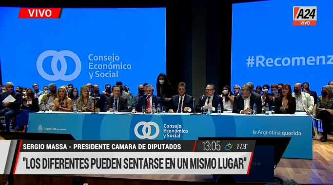 NadiaCiabattari's tweet photo. #RecomenzarMejores “En este Consejo hay ministros, rectores, presidentes de cámaras empresarias, líderes de la economía social, líderes sindicales y actores de la sociedad civil, es la mejor foto de la Argentina, la que construye acuerdos y transformaciones”, Sergio Massa. https://t.co/yNC0LipJdI