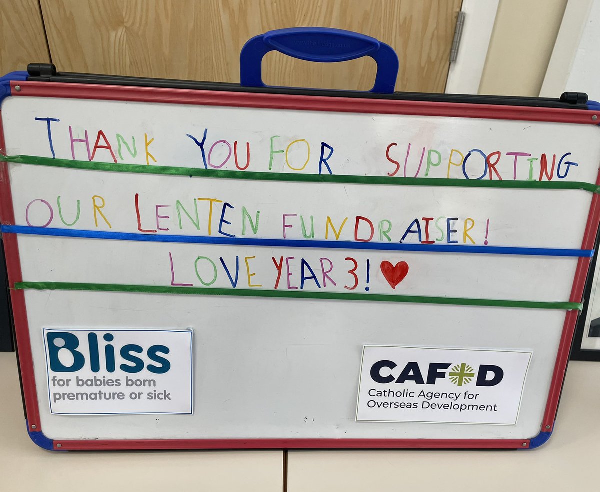 StAlbans_Sch's tweet image. Year 3 enjoyed sharing their self portraits with their families. We raised money for our Lenten charities, @Blisscharity and @CAFOD. 💙💚 Thank you all for your generous donations👏 #MissD #MrsJ