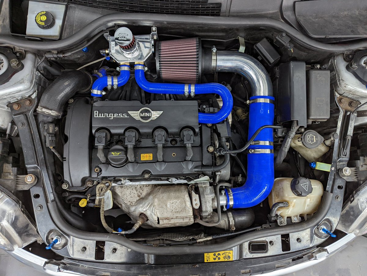 NeilBurgess's tweet photo. Breathers plumbed in, restrictor in place and under bonnet fire extinguisher nozzles connected. π
#rallycar #rallybuild #motorsport #rallymini #mini #minicoopers #minicooper #minicooperworld #silicone #lifeline #intake #breather #plumbing #gettingthere https://t.co/bqR6kTbreO