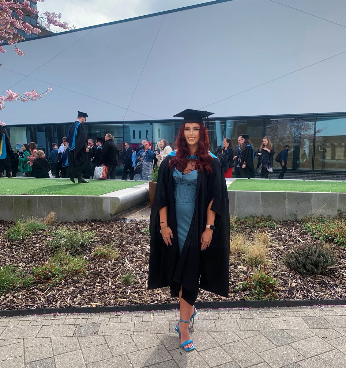 IsabelleMcp's tweet photo. Official graduate of MSc Forensic Toxicology #hudgrad 🎓👩🏽‍🎓💙💛 https://t.co/6K2ry2tKzX