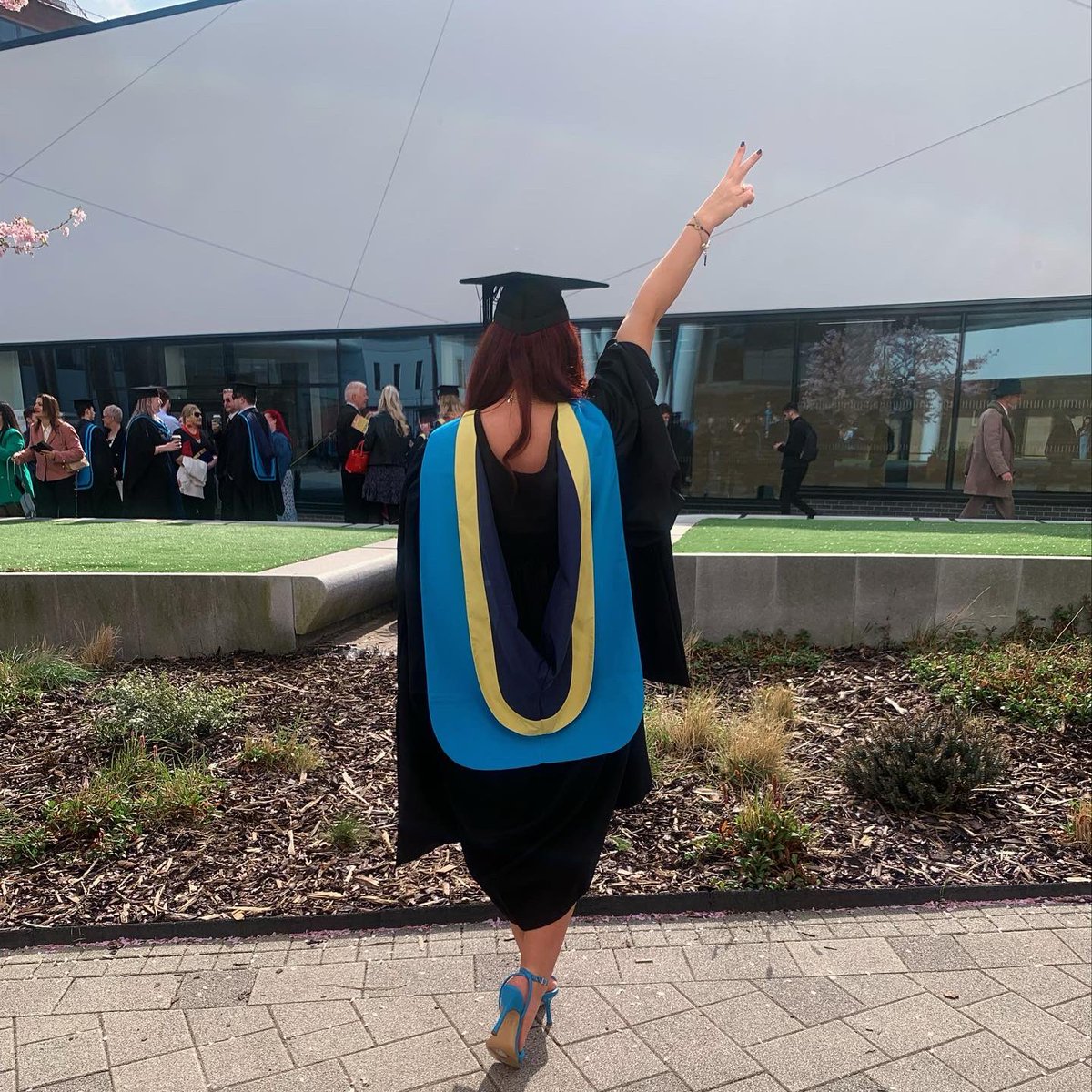 IsabelleMcp's tweet photo. Official graduate of MSc Forensic Toxicology #hudgrad 🎓👩🏽‍🎓💙💛 https://t.co/6K2ry2tKzX