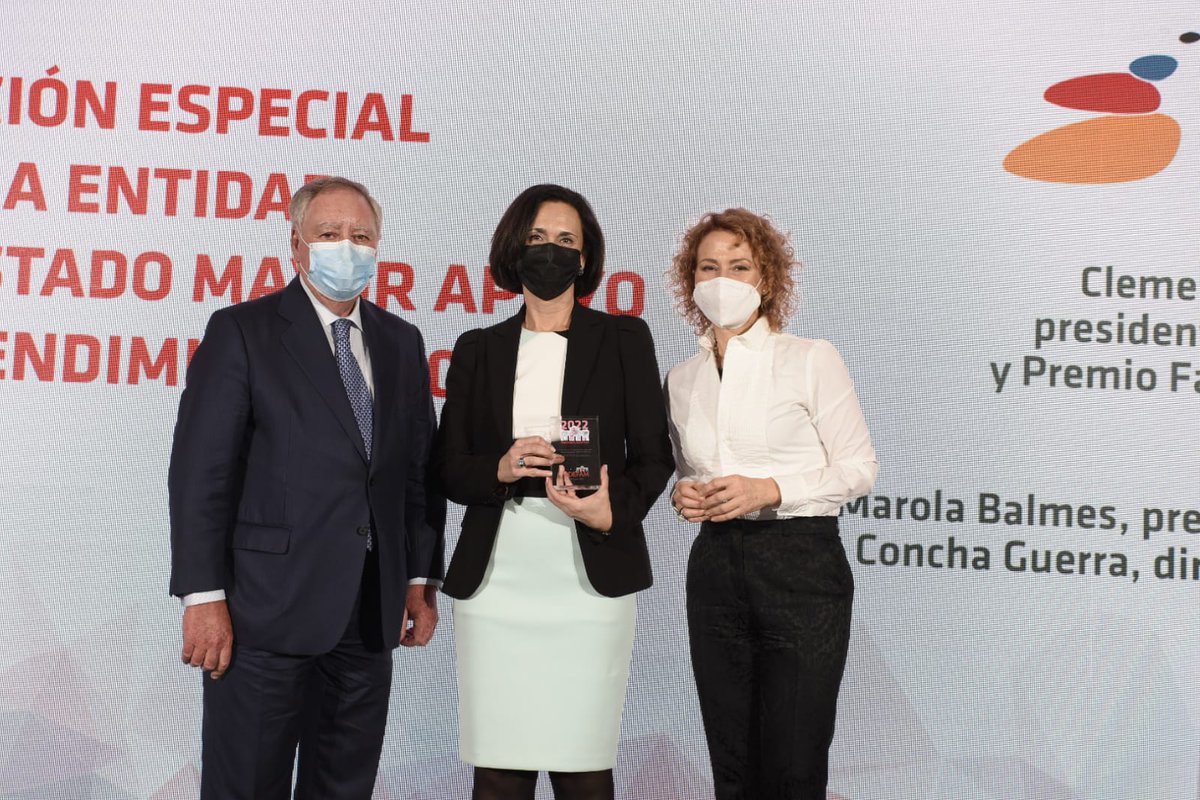 adefammadrid's tweet photo. Premiamos el #empredimiento con nuestro reconocimiento a @NetmentoraMAD y Marola Balmes y Concha Guerra, presidenta y directora de la entidad han  venido a celebrarlo. Entrego el Premio a Clemente González Soler, expresidente de @adefammadrid y presidente de @GrupoAliberico https://t.co/EjuBDfD7hp