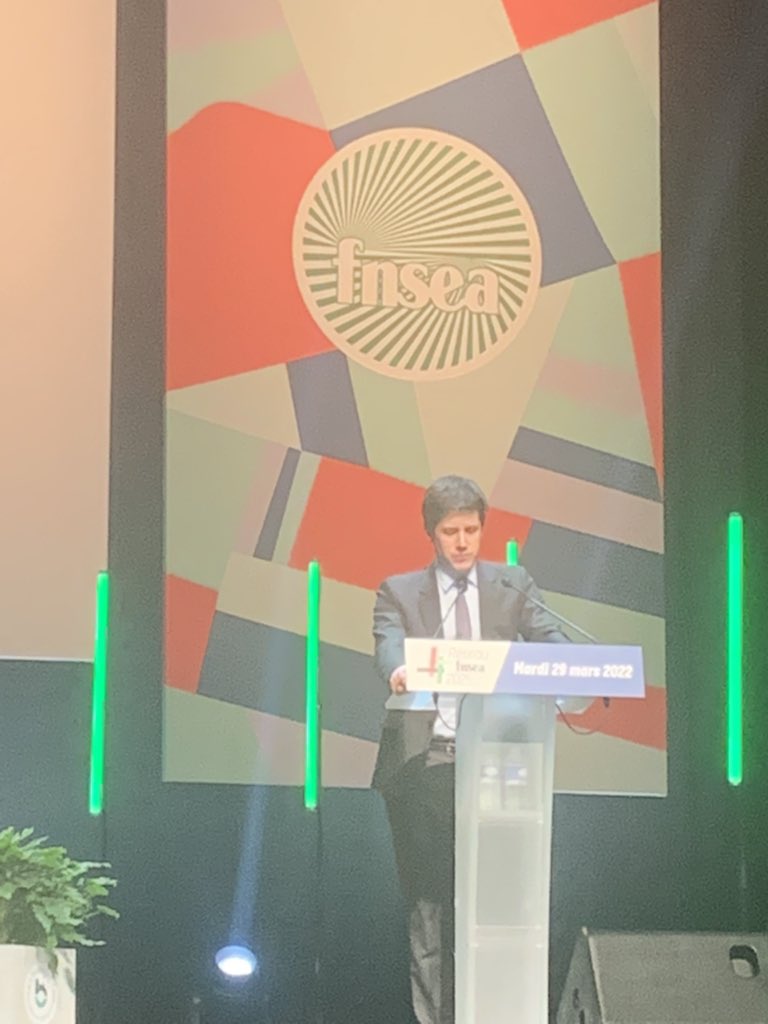 FlorencePradier's tweet photo. Intervention de @J_Denormandie au congrès de #fnsea. N oublions jamais la fonction nourricière de notre agriculture.  Nourricière pour l’Europe mais aussi pour les pays du sud qui n’ont pas les mêmes capacités productives. Les transitions ne seront pas possibles sinon. https://t.co/ymaufzo8ZD