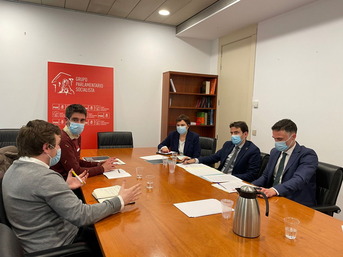 pedro_casares's tweet photo. Encuentro en el @Congreso_Es con @BCorpSpain para analizar y compartir iniciativas que permitan construir una economía más inclusiva y equitativa @pablo_sah https://t.co/mDlupI8ChZ