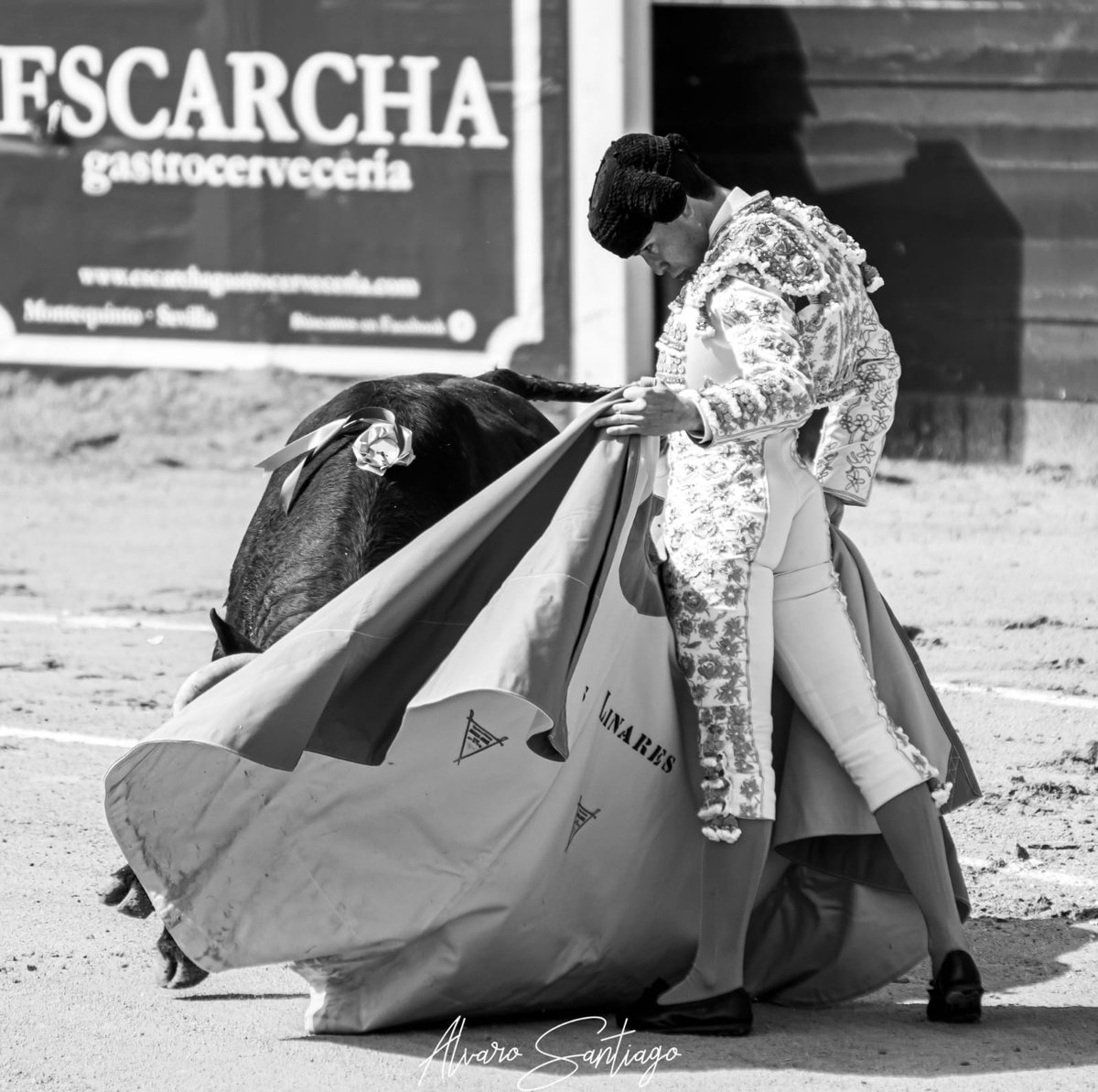 José Luis del Serranito, siempre apoyando a la Fiesta con la publicidad de sus establecimientos. @mesoneserranito 
Por cierto, el del lance es @MarcosLinares_p