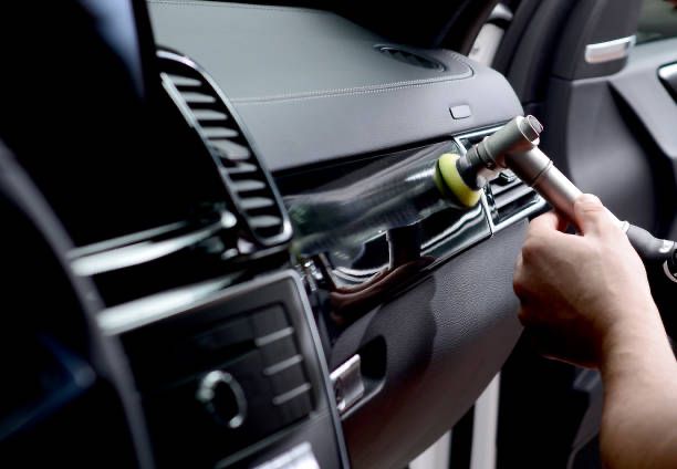 Zapraszamy na kompleksowe czyszczenie twojego samochodu. Profesjonalny detailing wnetrza a takze korekta lakieru i odnawianie reflektorow.