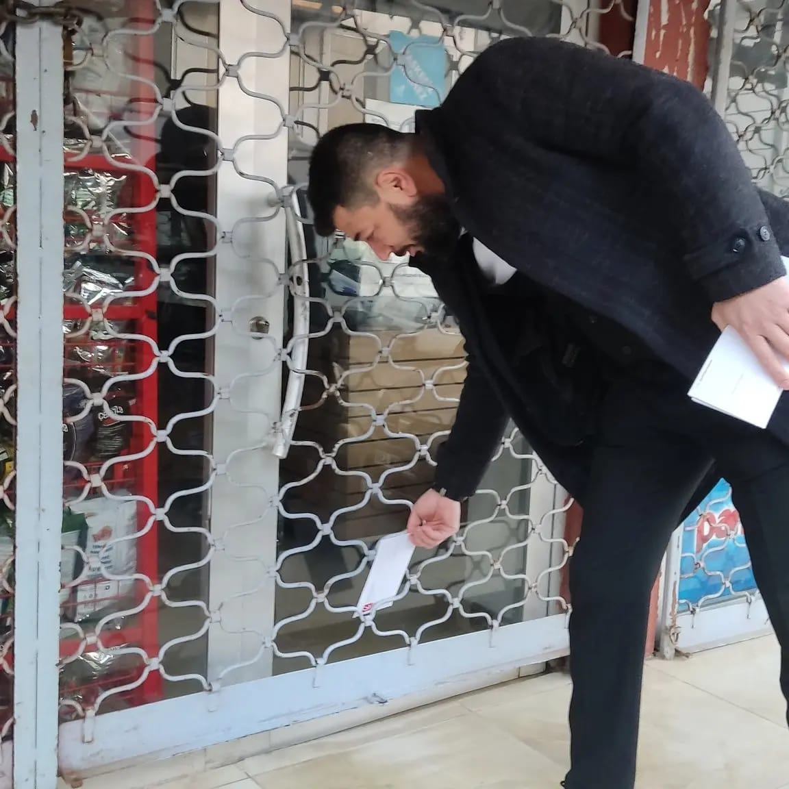 Başakşehir Guvercintepe gençlik kolları olarak mahallemizde HZ ALİ KV Camiinde sabah namazı buluşmamızın ardından esnaflarımıza başkanımız Sn.Dr Fatih ERBAKAN'ın selamlarını ileten mektubumuzla siftah zarflarımızı dağıttık <a href="/ErbakanFatih/">Dr. Fatih Erbakan</a> <a href="/terzihuseyin34/">Hüseyin TERZİ</a> <a href="/receperol56/">Recep Erol</a> <a href="/melihguuner/">Melih Güner</a>