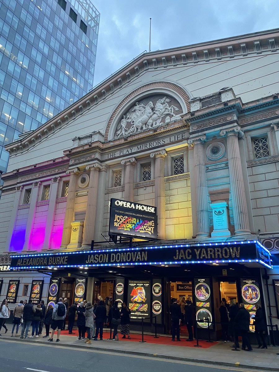 How stunning does <a href="/PalaceAndOpera/">Palace & Opera Mcr</a> look for our press night 🤩🌈

#JosephMusical #GOGOGO