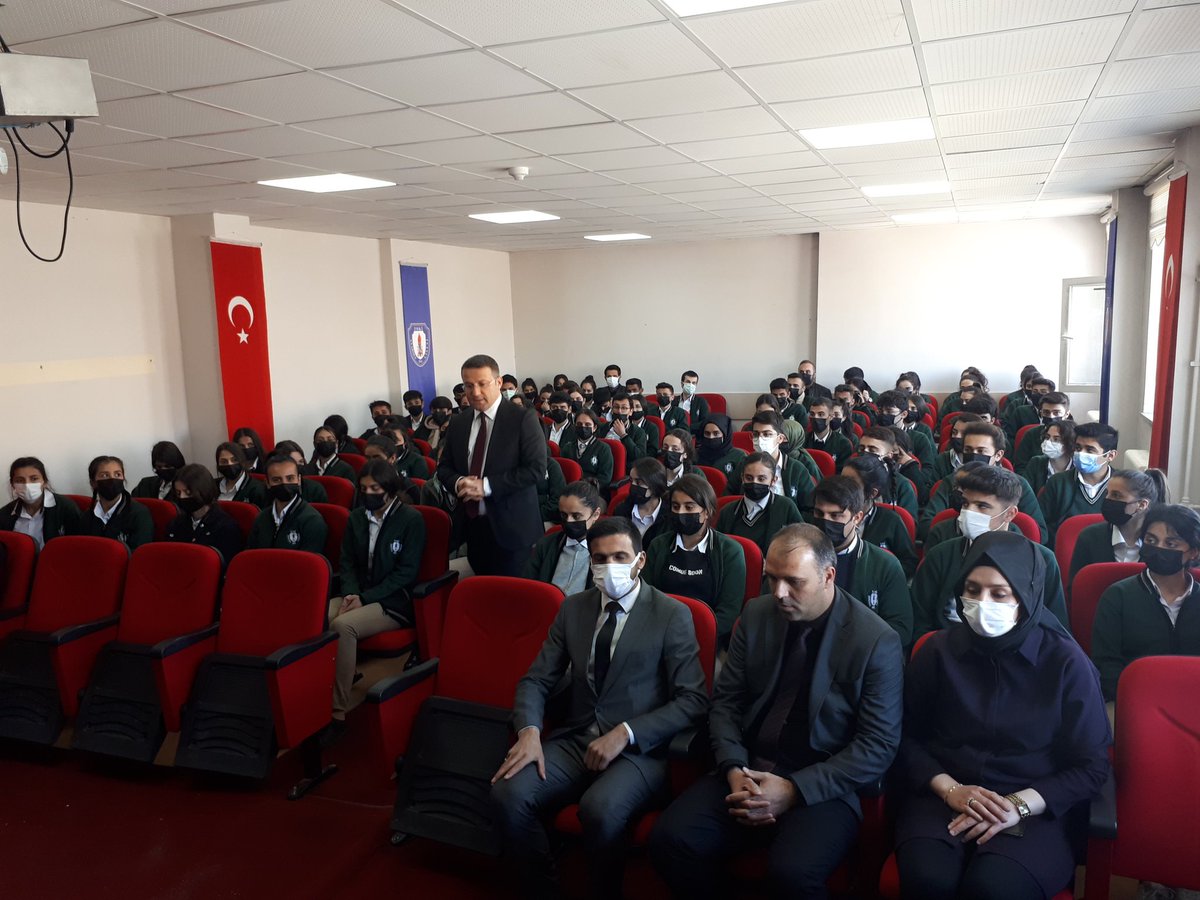 TokiLisesi's tweet photo. Kariyer günleri programı kapsamında bu günkü misafirimiz ilçe kaymakamımız  sayın @cimsitomer @YuksekovaRAM @yuksekova_mem @YusufAtael https://t.co/XYHFvRr7Tg