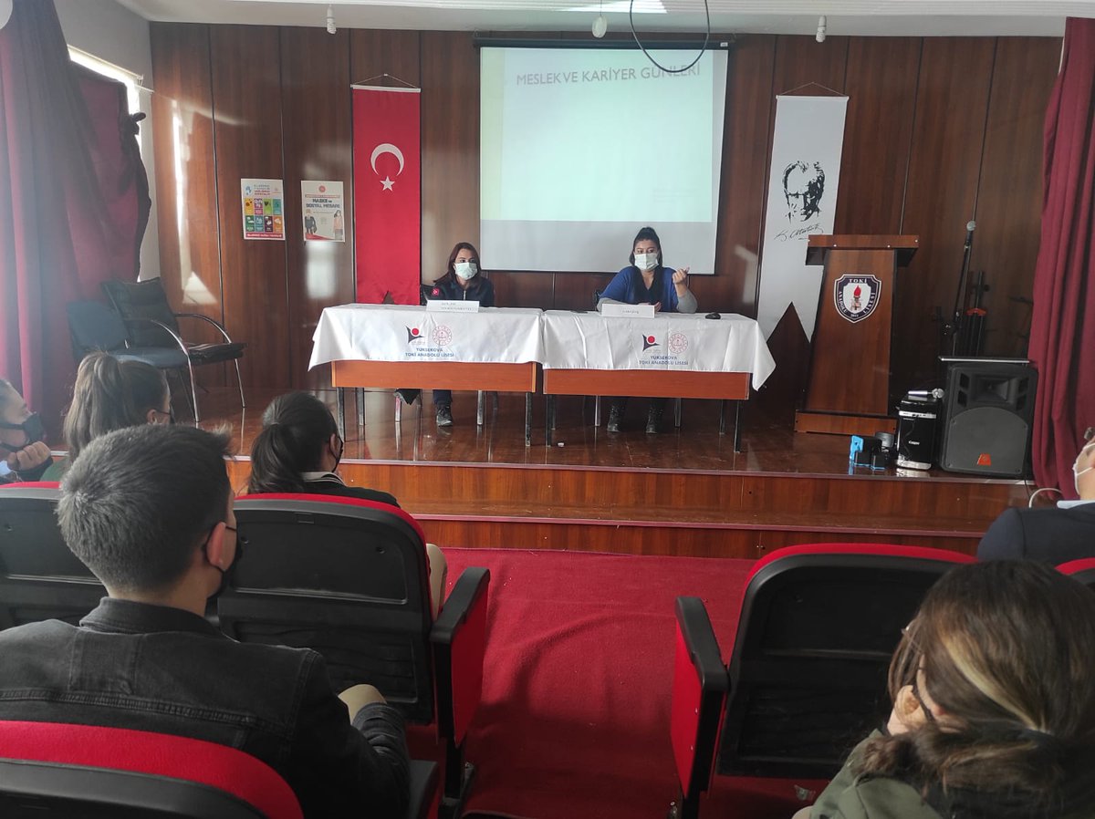TokiLisesi's tweet photo. Kariyer günleri programı kapsamında bu günkü misafirimiz ilçe kaymakamımız  sayın @cimsitomer @YuksekovaRAM @yuksekova_mem @YusufAtael https://t.co/XYHFvRr7Tg