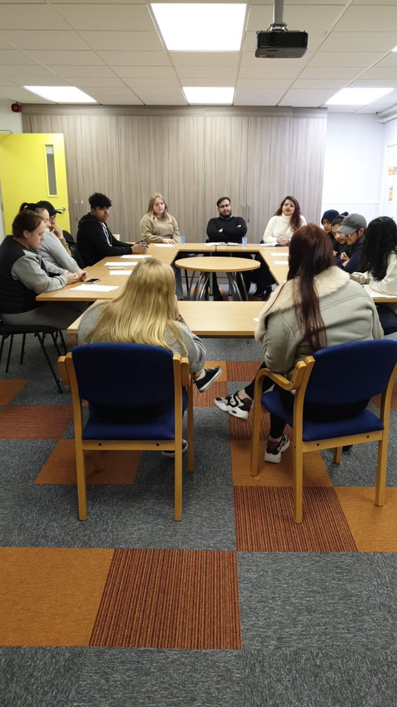 BWD_YPS's tweet photo. The SYA forum are meeting @TeamCANW for their 5th monthly get together. A jam packed agenda led by the Youth MPs discussing what young peoples priorities should be for the council, the Young Inspectors program, and what life skills they feel they should be taught in PSHE #YPS https://t.co/qnCA6sFODo