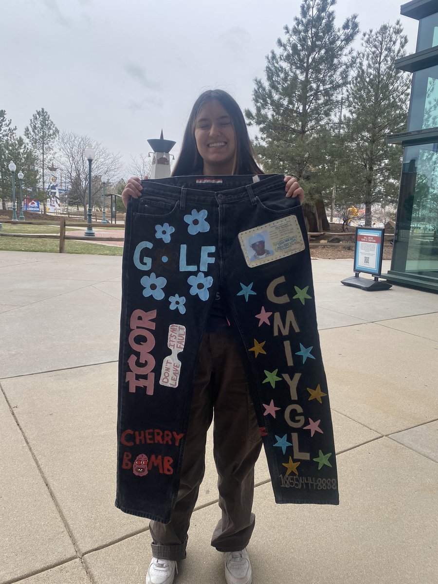AyushaShrestha1's tweet photo. Yo @tylerthecreator my homie painted these jeans for you and is camping outside for floor for the Denver show right now…come get them bitch ass!! #Tylerthecreator #CMIYGLtour https://t.co/lfrwQxT4Nc