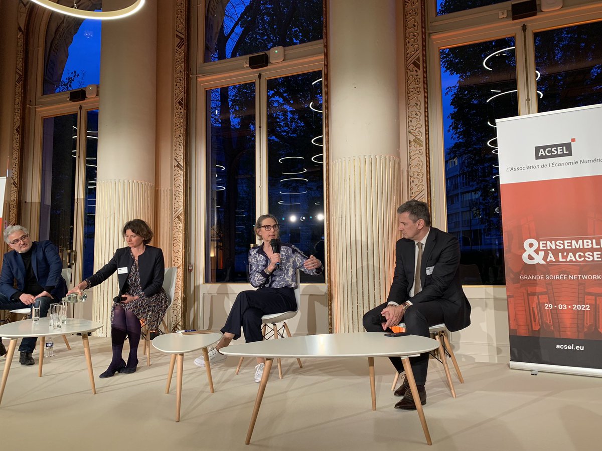 « Il y a 13 millions d’illectroniques en France. Moitié souffrent d’un manque d’accès, l’autre d’une non maîtrise des outils » Muriel Barnéoud, Directrice Engagement Societal <a href="/LaPosteBusiness/">LaPosteSoluBusiness</a>. <a href="/AcselDigital/">Acsel</a>