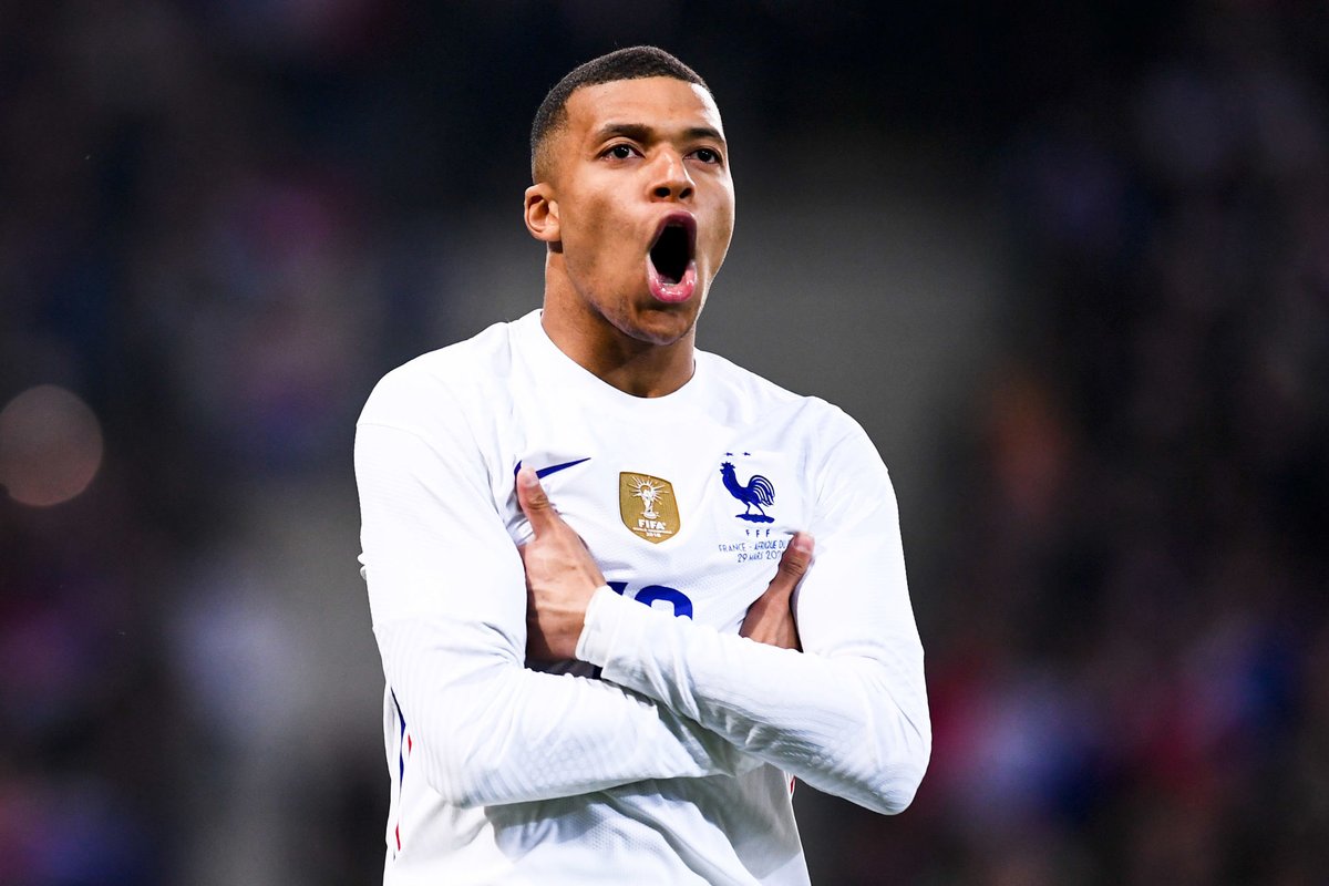 ActuFoot_'s tweet photo. Mbappé : « J’ai toujours voulu être le premier partout. Ce qu’a fait Thierry Henry avec son record de buts, personne ne l’a fait. Mais je pense que je peux y arriver, et bien plus vite qu’on ne le croit. »

(TF1) https://t.co/ArkaB4s5Kd