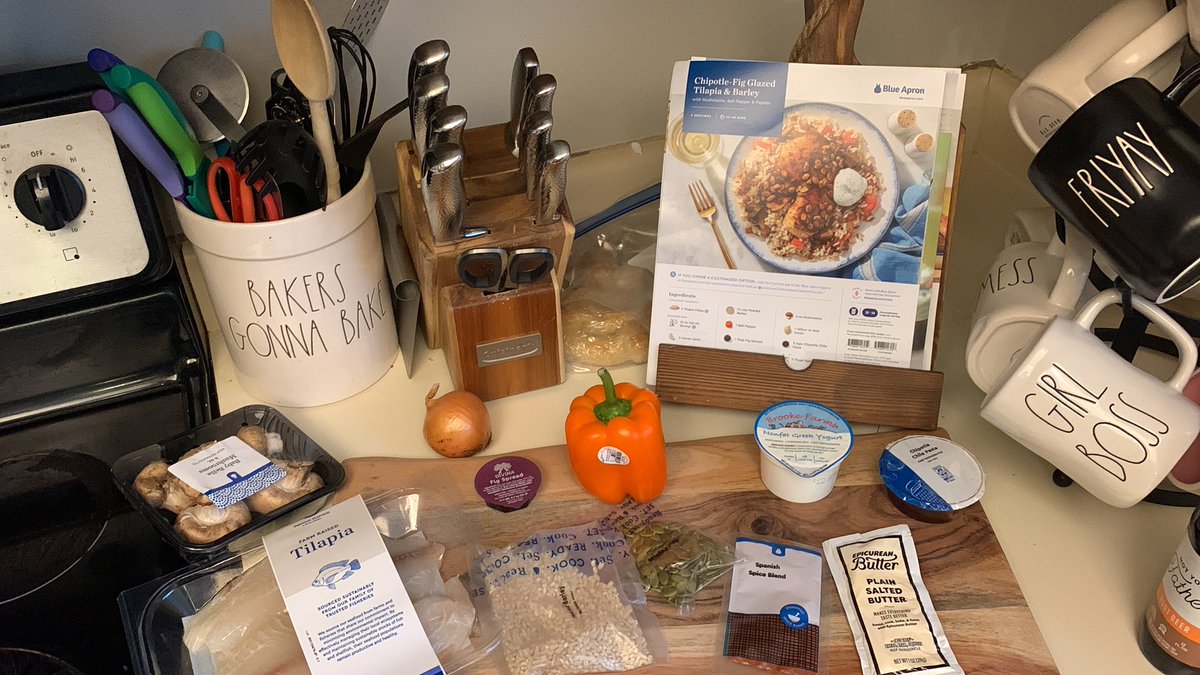 qhostlyw0lf's tweet photo. Time for chef QhostlyW0lf to do his thing!!! #BlueApron #Dinner #BlueApronMeals #Chef #MasterChef https://t.co/61EN3KBobk