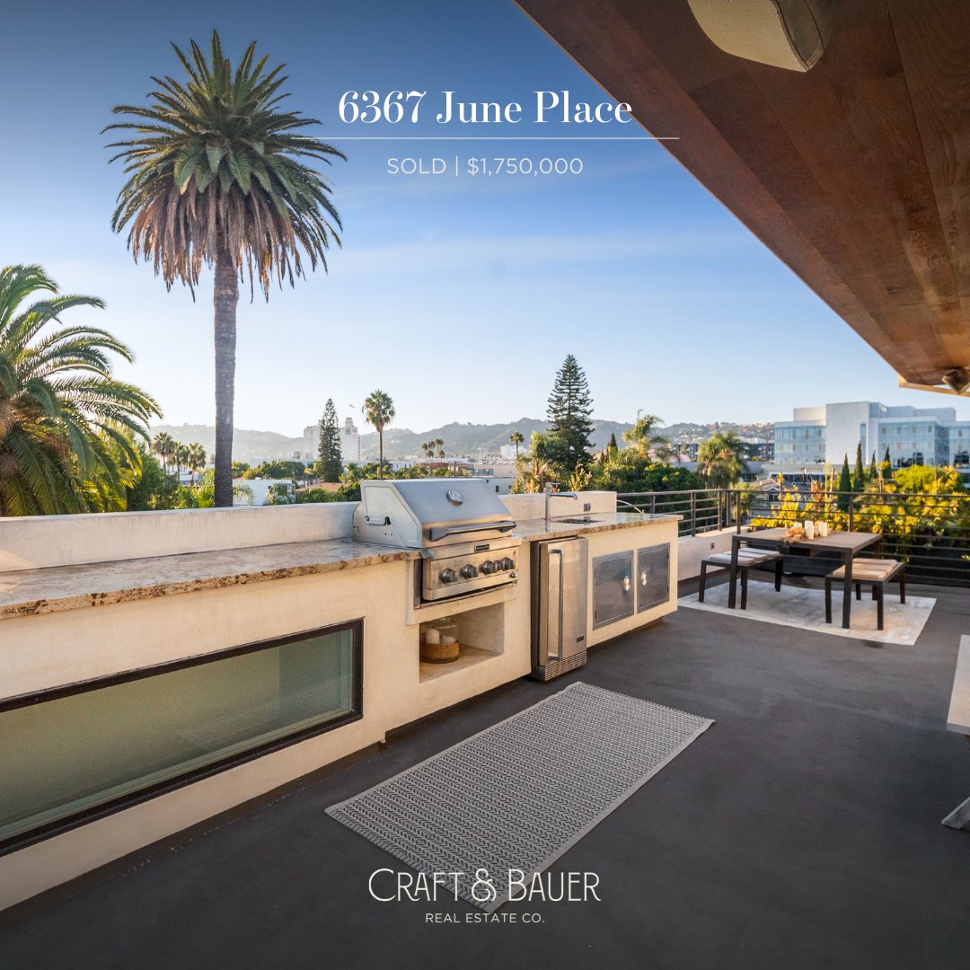 CraftAndBauer's tweet photo. Part of #Hollywood's June Street Collection, this single family home has spacious rooms with 10ft ceilings and timeless finishes. The 270˚ views on the private rooftop deck are elevated by a hot tub, built-in BBQ, wet bar and lounge.

🌃 #Listed and #Sold by @anjkohlicat · $1.75M https://t.co/Beq7cuHLkd