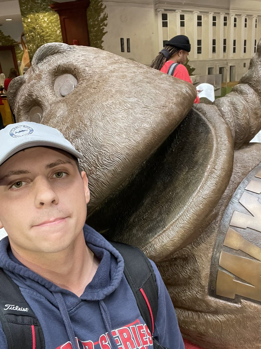 loucrativee's tweet photo. Big Red keeping the spirits high with senioritis setting in…  #BigRed #smmwku https://t.co/YUbdHhk1id
