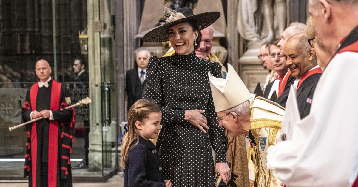 martindelmard's tweet photo. Hommage au prince Philip : la princesse Charlotte est une adorable mini Kate... déjà opérationnelle ! https://t.co/sAKLYHynVc https://t.co/n7tdv10ULT