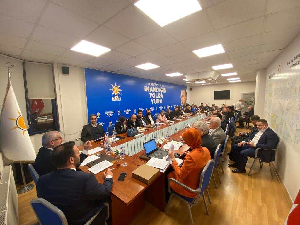 maltepeakparti's tweet photo. İlçe Başkanımız Sn. Erdoğan AKKAYA Başkanlığında İlçe Koordinatörümüz Sn. Ferhat DAĞ'ın katılımlarıyla haftalık Olağan Yürütme ve Yönetim Kurulu toplantımızı gerçekleştirdik.

Haftalık üye kotasını dolduran Yönetim Kurulu Üyemiz Murat Mıcık'a hediyesini takdim ettik. https://t.co/htW5smveB2