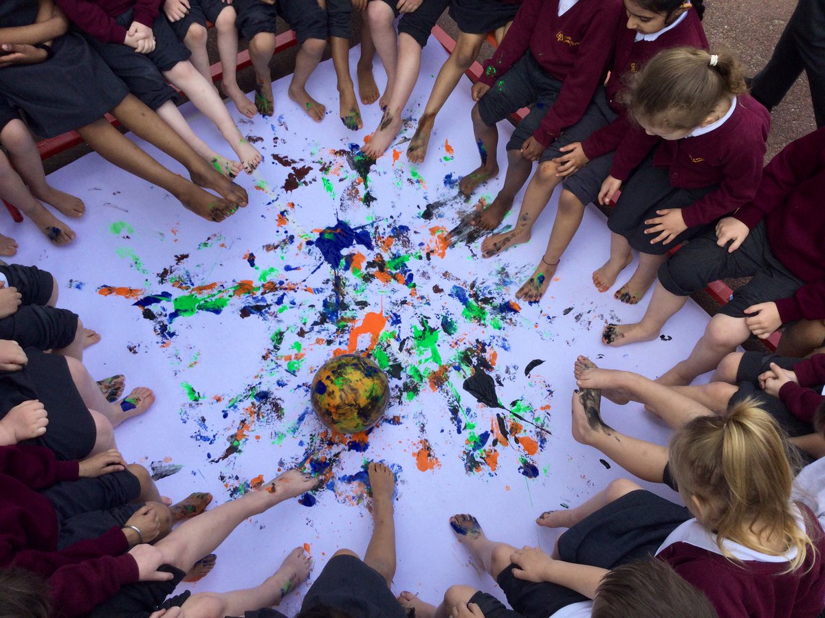 MrEvansT's tweet photo. Well it’s safe to say this was a success, wouldn’t you agree @Fibbersley_MrH?! 

What a great afternoon creating our #BigArtAttack inspired by #JacksonPollock.

Well done children!

#EYFS #LittleArtists https://t.co/HLwkbV7A7s
