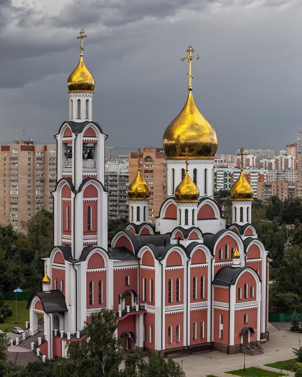 LBDEO_'s tweet photo. Cathédrale du Mégalomartyr Georges le Victorieux à Odintsovo, en Russie. https://t.co/VmTVoBflWB