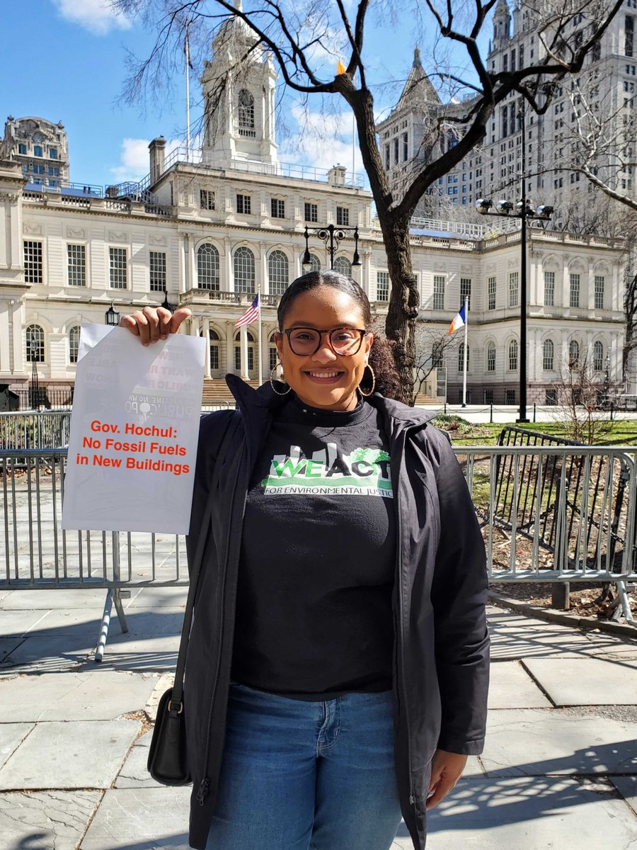 RenewablHeatNow's tweet photo. With just a few days until the budget is finalized, one thing is clear: NY needs a budget that gets fossil fuels out of new buildings by 2024 and saves NYers $15B with appliance standards. 
📢@GovKathyHochul @AndreaSCousins @CarlHeastie, include #RenewableHeatNow in the budget! https://t.co/4xAebxOg10