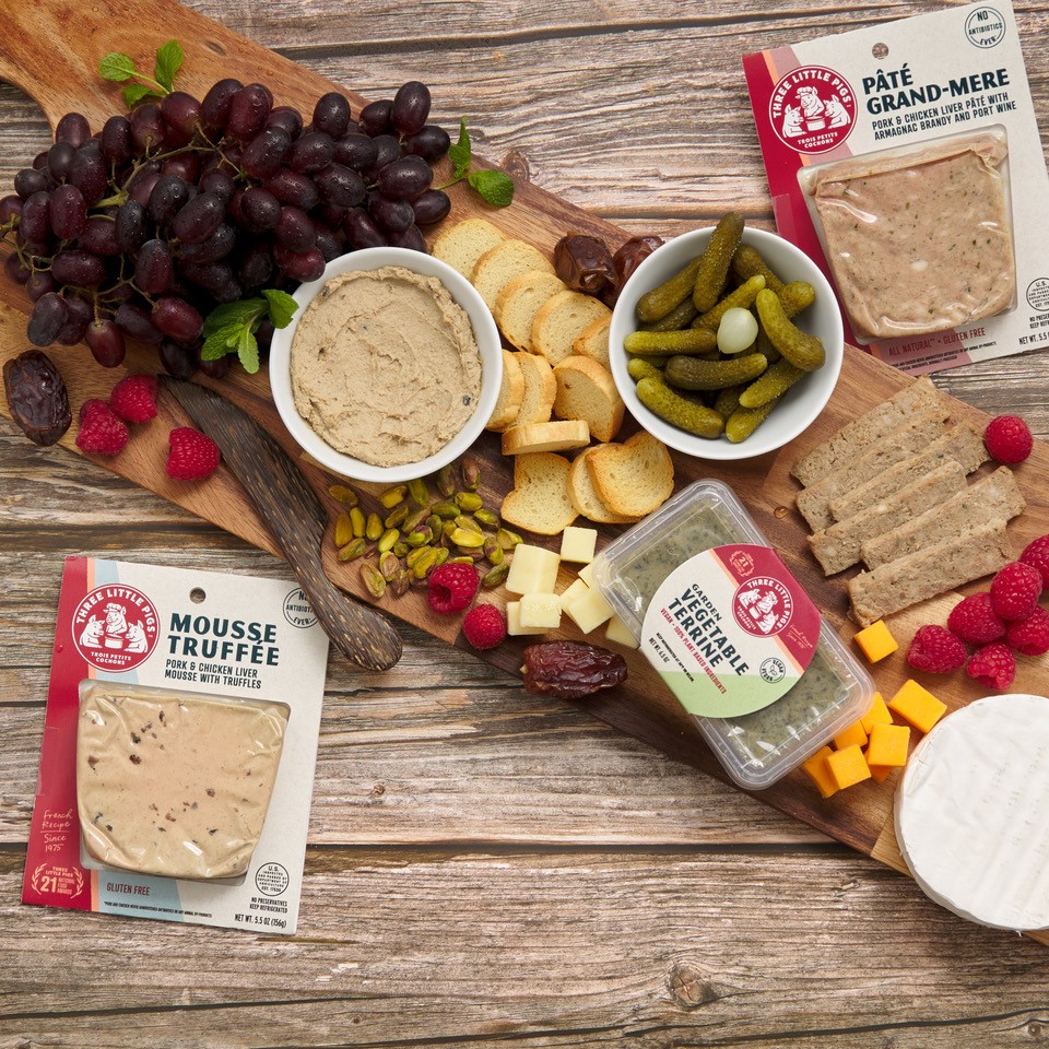 Just a quick little spread with what we had in the kitchen: fresh fruits, dry fruits, roasted nuts, crackers, and our delicious #pâté. Voila! 🙃
.
What's in your fridge that you can use to make a charcuterie board?