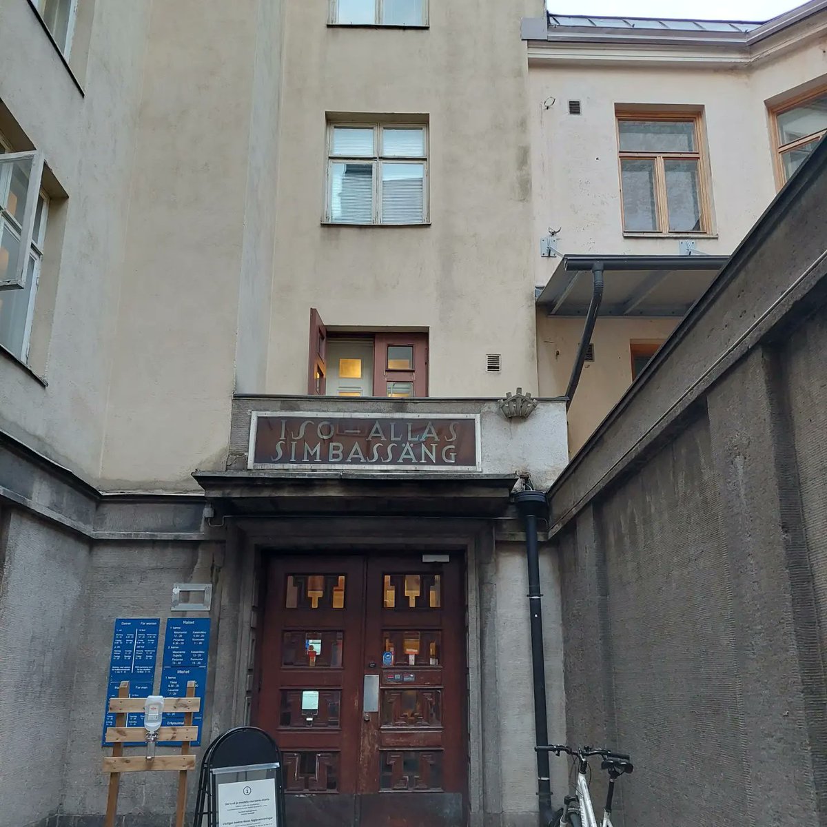 Tänään kulttuuri-ja vapaa-aikalautakunnassa käsittelimme mm.Suomen vanhimman uimahallin,  Yrjönkadun uimahallin perusparannushankkeen tarveselvitystä. Tärkeää, että välttämätöntä tekninen remontti toteutetaan taidolla restauroiden ja historiallinen tunnelma säästäen. ❤️