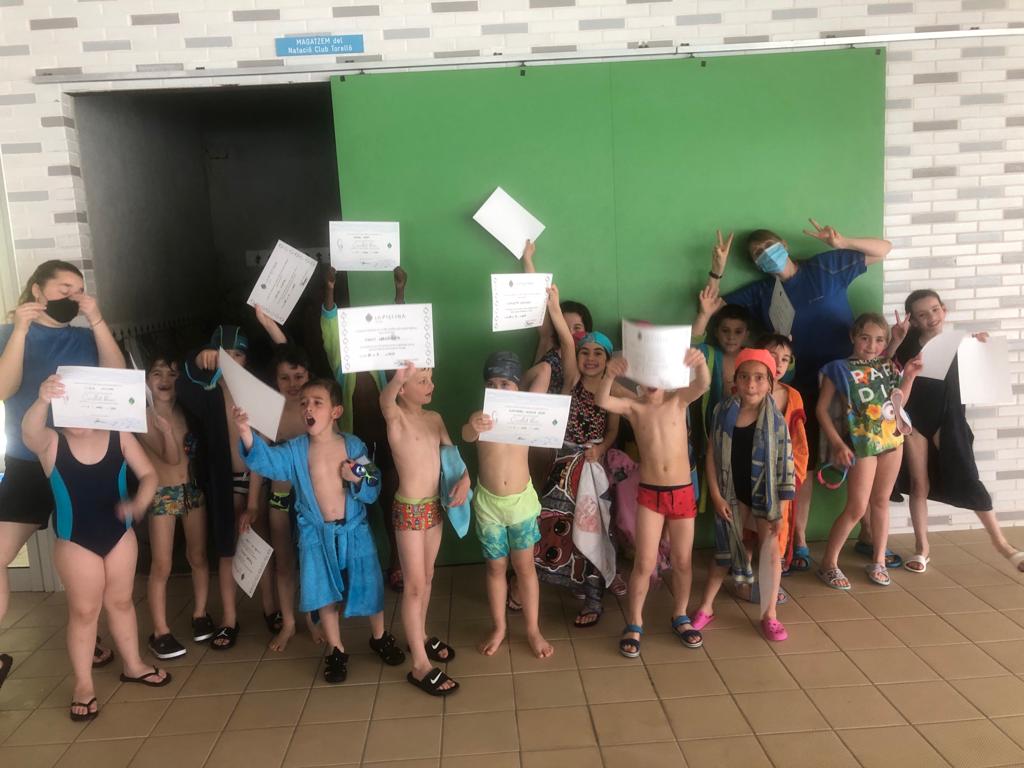ie_martamata's tweet photo. Ja hem acabat el curset de natació a 1r. Tots ben contents amb el diploma. I el curs vinent més… serem uns grans nedadors i nedadores. #PriIEMM https://t.co/lTRM0vrc75