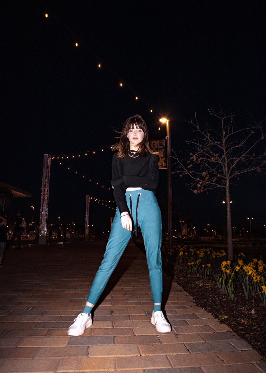 From bed, to the gym, to the streets! Gotta love a good outfit that is cozy, sexy and can be worn all day ✨