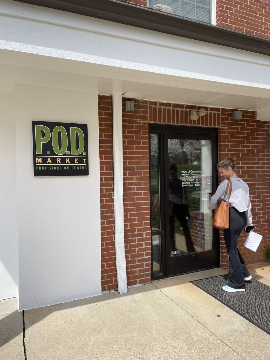 abbcheer's tweet image. Something every college student needs: POD groceries 😎 #student #college #groceries #smmwku @hopewells75 @jonath4n_jordan @jamalec21 @MJ020703