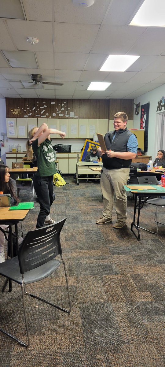 jlefdal1's tweet photo. Mr. Trotter and Mr. Harper teaching a lesson on artsy poultry housing!  Full student engagement! https://t.co/Gm1si8d6Yu