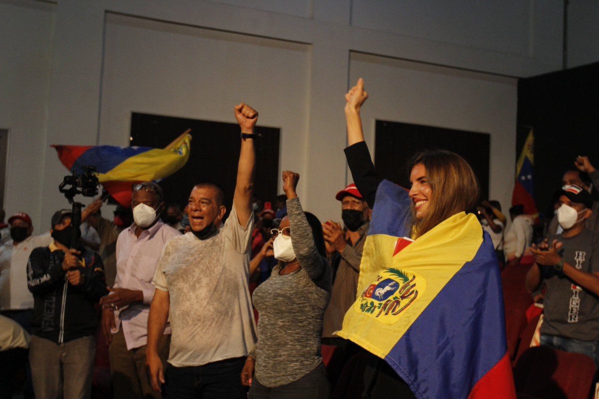 Todos los días <a href="/CamillaFSaab/">Camilla Fabri Saab</a> recibe el amor del pueblo Venezolano. 

<a href="/JoeBiden/">Joe Biden</a>
<a href="/Beyonce/">BEYONCÉ</a>
<a href="/rogerwaters/">Roger Waters ✊</a>

#AlexTeApoyamos