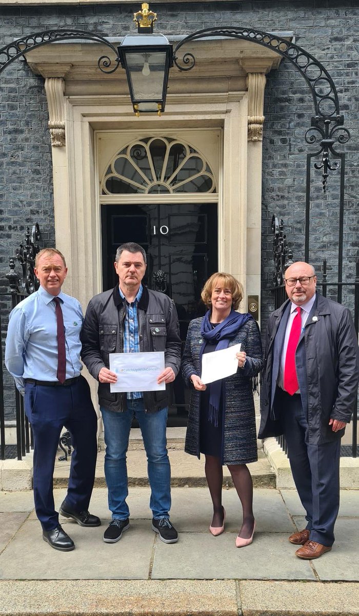 CatchUpWithCancer (@rtherapy4life) on Twitter photo Today founders of #CatchUpWithCancer <a href="/prof_price/">Professor Pat Price</a> & <a href="/CraigRu08521011/">Craig Russell</a> joined by <a href="/timfarron/">Tim Farron</a> & <a href="/grahamemorris/">Grahame Morris MP</a> delivered a letter signed by 50+MPs to <a href="/BorisJohnson/">Boris Johnson</a>.
The message is simply, urgently invest in cancer care, inluding #radiotherapy, to clear the backlog & save lives❗ Today founders of #CatchUpWithCancer <a href="/prof_price/">Professor Pat Price</a> & <a href="/CraigRu08521011/">Craig Russell</a> joined by <a href="/timfarron/">Tim Farron</a> & <a href="/grahamemorris/">Grahame Morris MP</a> delivered a letter signed by 50+MPs to <a href="/BorisJohnson/">Boris Johnson</a>.
The message is simply, urgently invest in cancer care, inluding #radiotherapy, to clear the backlog & save lives❗