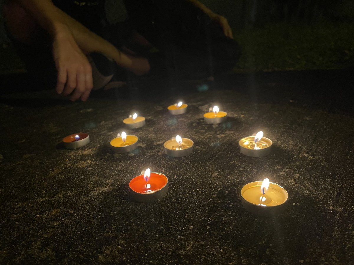 kixes's tweet photo. Abdul Kahar will be hanged at 6am — less than 4 hours away. I can’t begin to imagine how he must feel; his brother Mutalib said that during family visits today Kahar was talking about how he wants to live, and how he doesn’t understand why the state is so determined to kill him. https://t.co/nnzqzR5ozu