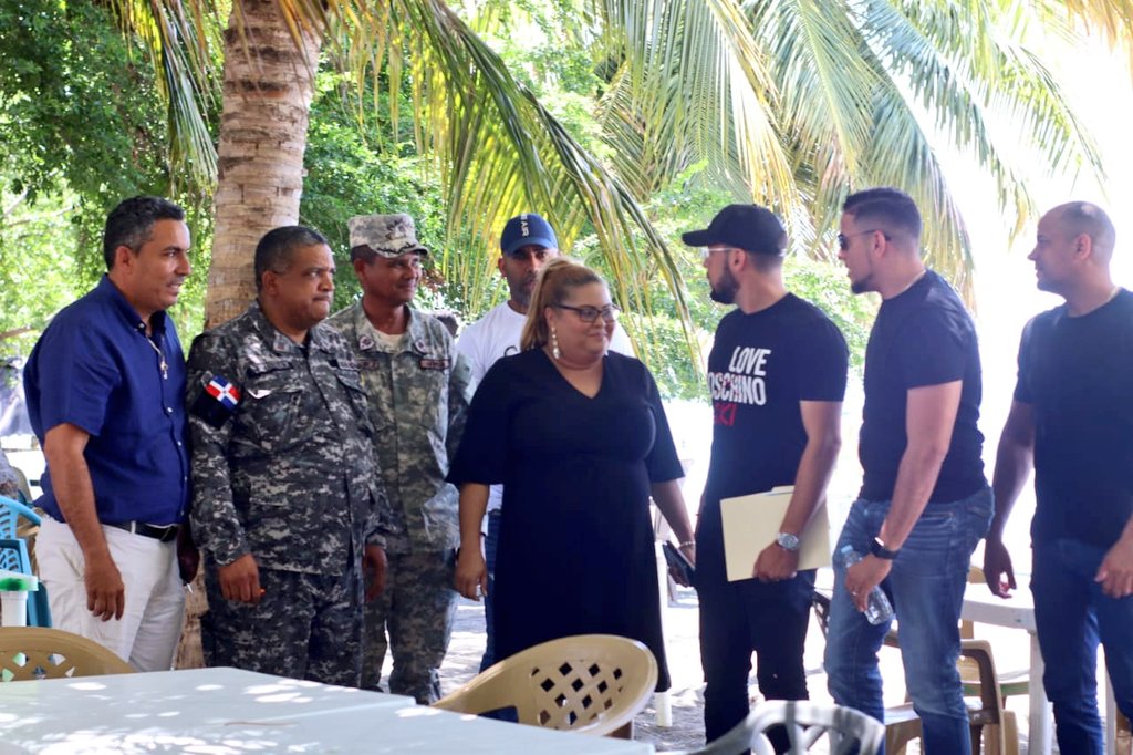 GreyPrezDaz1's tweet photo. Velar por el desarrollo turístico de nuestra región es prioridad, en tal sentido nos reunimos con el dir. De la Junta de Palmar de Ocoa, José Luis, el coronel Disla de Cestur, con empresarios, miembros de Propeep y la Policía para brindar seguridad a los turistas que nos visiten. https://t.co/5Lba1pG5R3