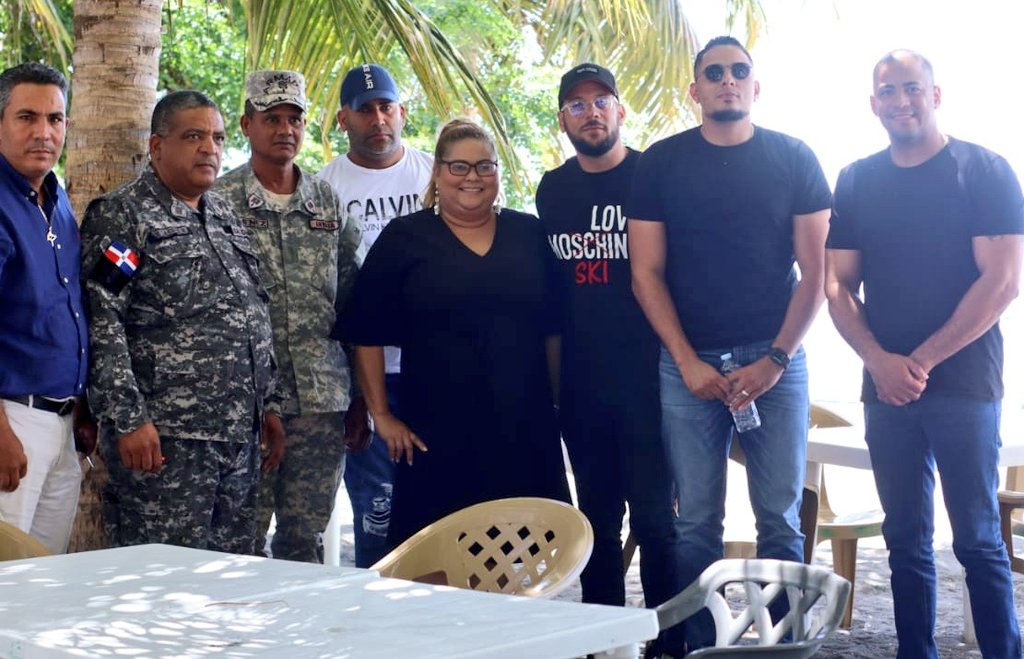 GreyPrezDaz1's tweet photo. Velar por el desarrollo turístico de nuestra región es prioridad, en tal sentido nos reunimos con el dir. De la Junta de Palmar de Ocoa, José Luis, el coronel Disla de Cestur, con empresarios, miembros de Propeep y la Policía para brindar seguridad a los turistas que nos visiten. https://t.co/5Lba1pG5R3