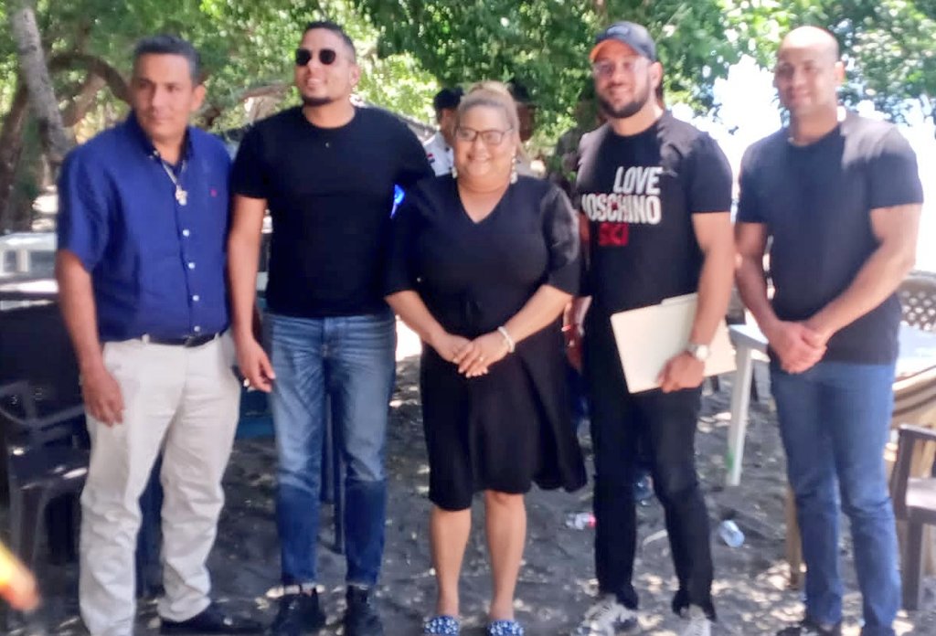 GreyPrezDaz1's tweet photo. Velar por el desarrollo turístico de nuestra región es prioridad, en tal sentido nos reunimos con el dir. De la Junta de Palmar de Ocoa, José Luis, el coronel Disla de Cestur, con empresarios, miembros de Propeep y la Policía para brindar seguridad a los turistas que nos visiten. https://t.co/5Lba1pG5R3