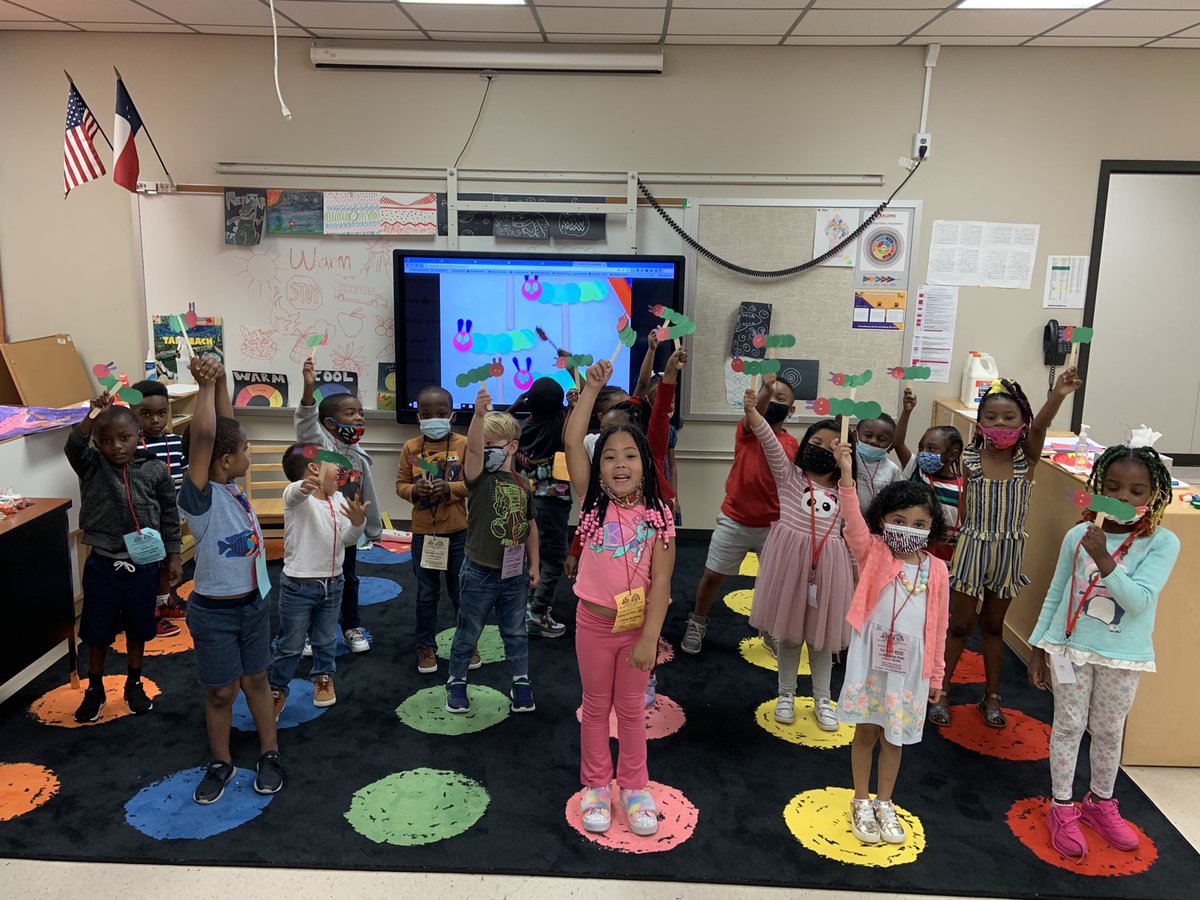 Not sure who loved it more!!! The students or me!!! We made a Very Hungry Caterpillar craft in Art Class! #art #jagswag #veryhungrycaterpillar <a href="/Jones_AISD/">Jones Primary School</a> <a href="/RosalindBurns9/">Rosalind Burns</a> <a href="/RosendaG7/">Rosenda Gonzales</a> <a href="/TashaJ808/">Dr. LaTasha Jones</a> @KoryJessie
