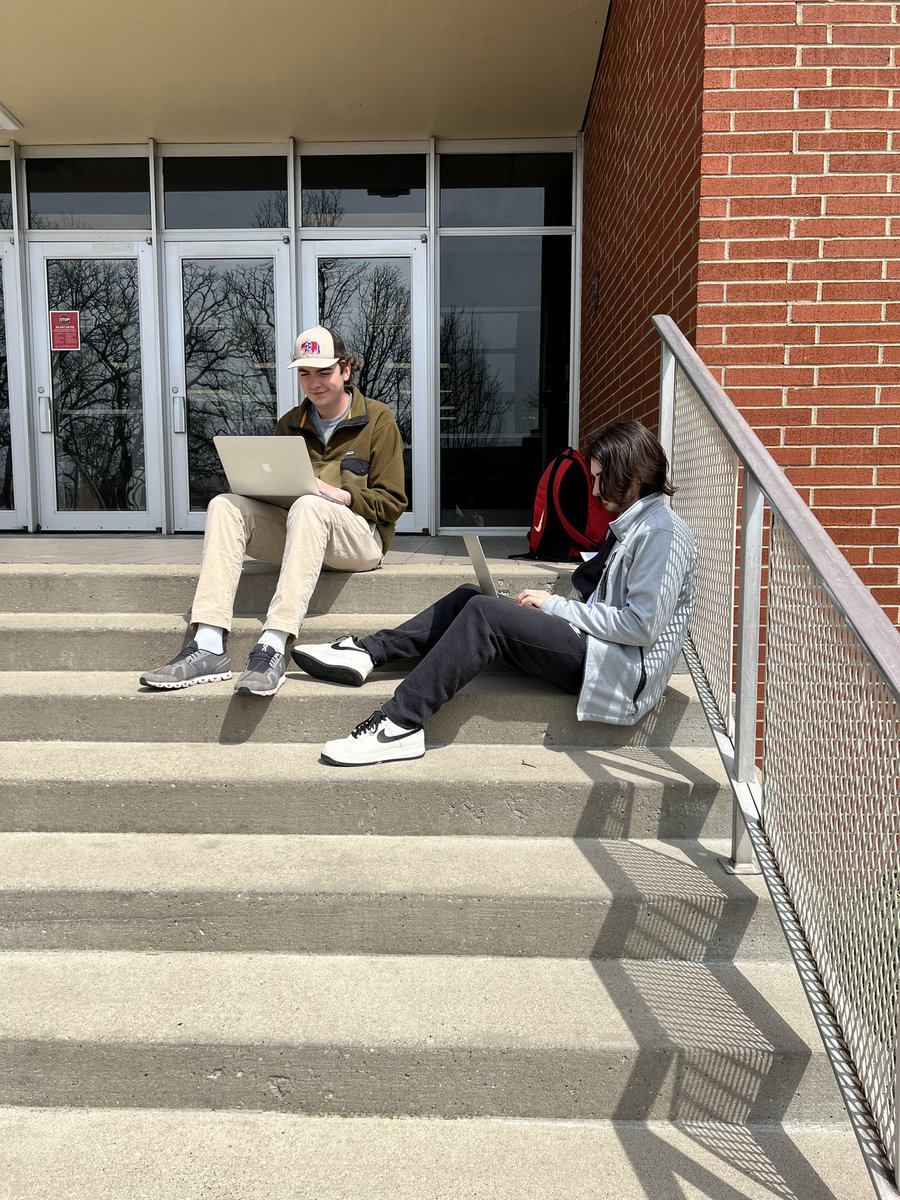 paytonchreene's tweet photo. Gotta love Grise… Our favorite spot in Good Old Grise Hall @MJ020703 #smmwku #grisehall #wku https://t.co/3dXvogdLz4