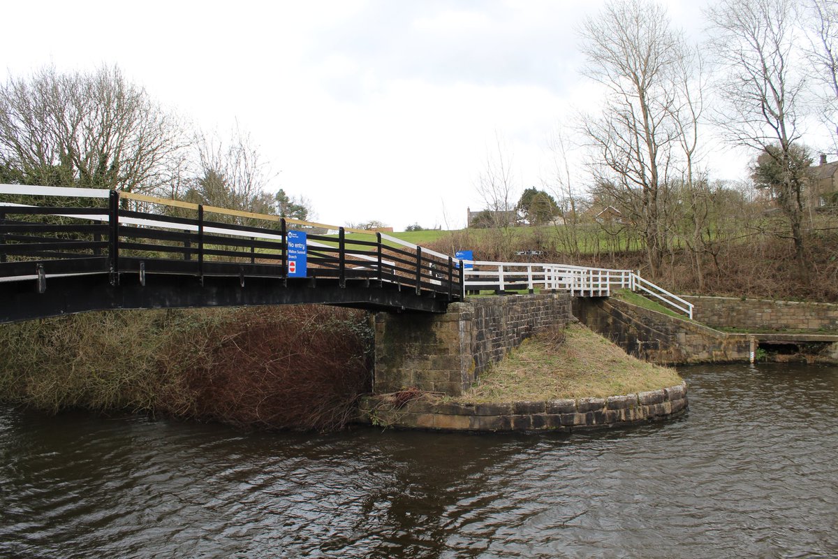 BridgesCanal's tweet photo. @CRTBill Fascinating, thank you. I didn't realise there was a South section of the Lancaster Canal until today, there is a fantastic page of the history of the canal on @LCTrust website. Here's a photo of the junction at Johnsons Hillock Locks from last week https://t.co/wsmAMUHOCG