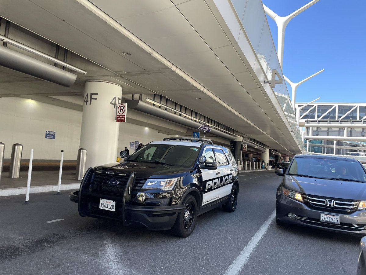 brianbosworth's tweet photo. @flyLAXairport @MayorOfLA why are there MULIPLE Airport Security police cars parked with no drivers or lights in the second lane of traffic causing huge traffic jams?? https://t.co/DY1WTVdJFy