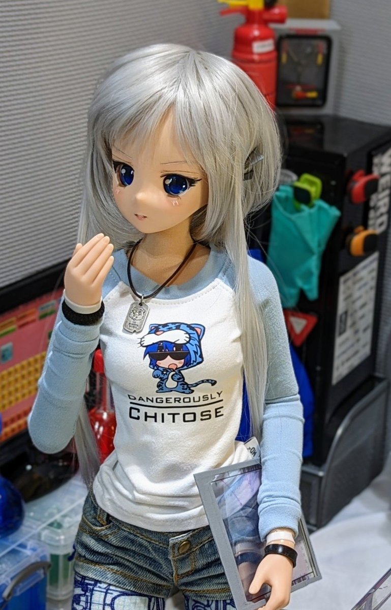 rc2agog's tweet photo. Her 1st ChiTuesday! Chitose Shirasawa, Lab coat off, new "warning" shirt on! ๐๐
.
#Chitose #SmartDoll #BJD #madscience #dangerously #sciencegeek #ChiTuesday #geekGirl #clipboard-#tablet #ChitosesLab #Tshirt by AllMyPlasticChildren (Etsy) https://t.co/kEoBQsAl8D
