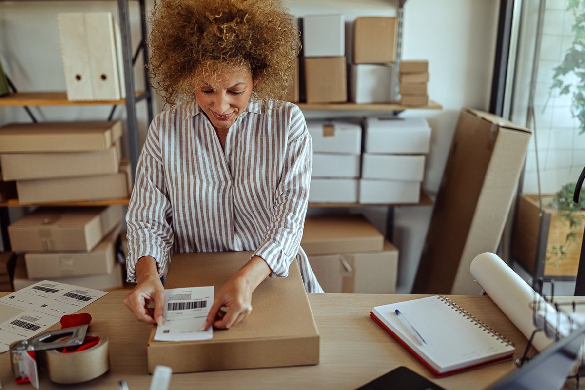 DiamondDelivery's tweet photo. Our 24/7 Hot Shot service will ensure the safe and on-time delivery of your packages. Go to https://t.co/Gv15zuVnle to tell us what you want to ship. #DiamondDelivery #shipping https://t.co/dXcrcVH6Ct