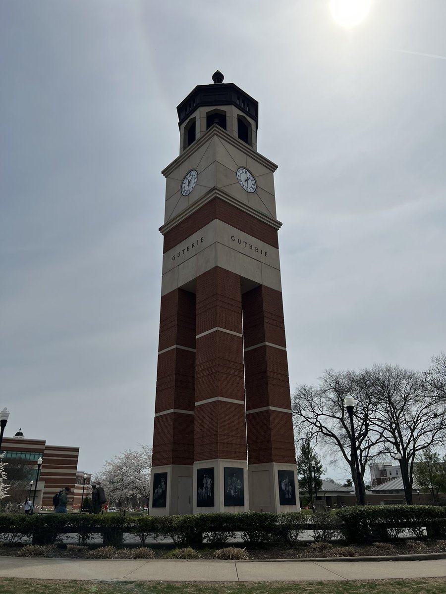 paytonchreene's tweet photo. An iconic college/campus @MJ020703 #smmwku #belltower #wku https://t.co/HRoIn5sRJL