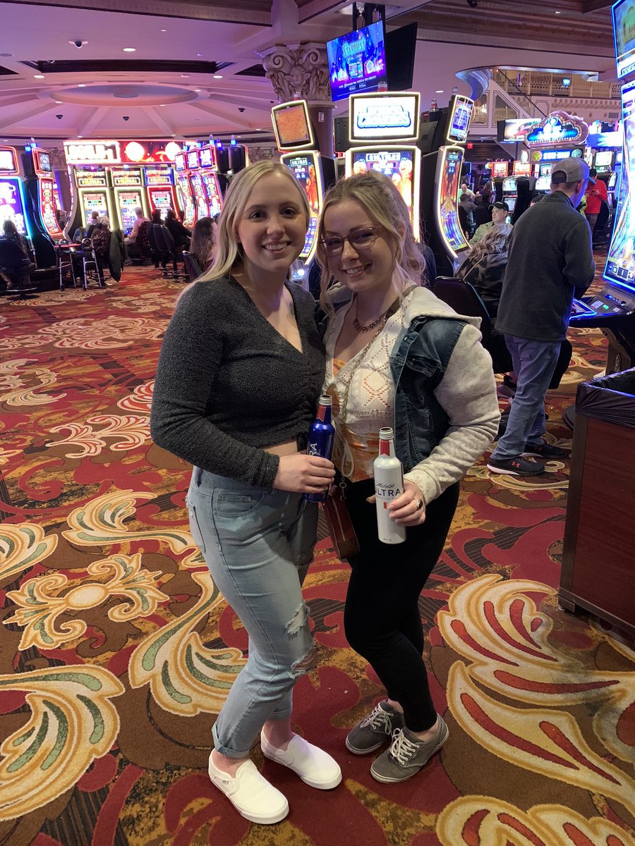 JordanRoehl's tweet photo. I had the absolute best 26th birthday 🎂 🎉💗 https://t.co/J86O4Ap79b