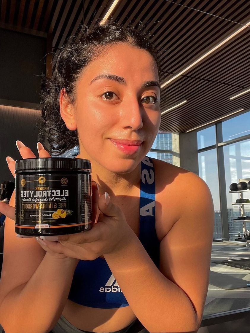 _MMANutrition's tweet photo. Conquer your goals this summer but remember to hydrate first. 😉 

#GOHRDWRK #HRDWRK #summergoals #summervibes☀️ #summertime https://t.co/Zd76xcQHU9