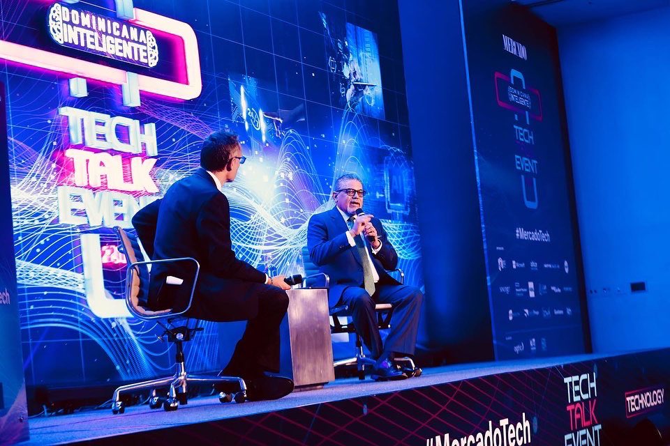 OGTICRDO's tweet image. En un espacio de intercambio de conocimientos sobre temas como la innovación y el impacto de la red 5G en el país; expertos presentes en el #TechTalk2022 #DominicanaInteligente, coincidieron en que las tecnologías impulsan la transformación de los procesos y servicios.