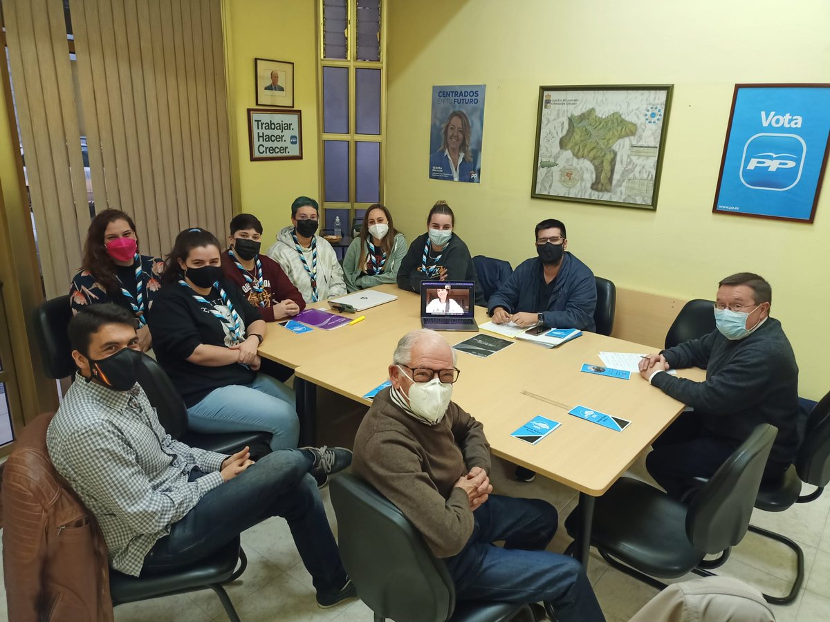 Rafael_Alonso1's tweet photo. El grupo de trabajo de Cultura y Juventud del @PPdeLangreo se reunió hoy con la Asociación @ScoutNuberu . Nuestro partido ha sido el primero en recibir a esta asociación y sus representantes nos expusieron el ambicioso proyecto de participación juvenil que pretenden iniciar. https://t.co/n2NjkAXkKK
